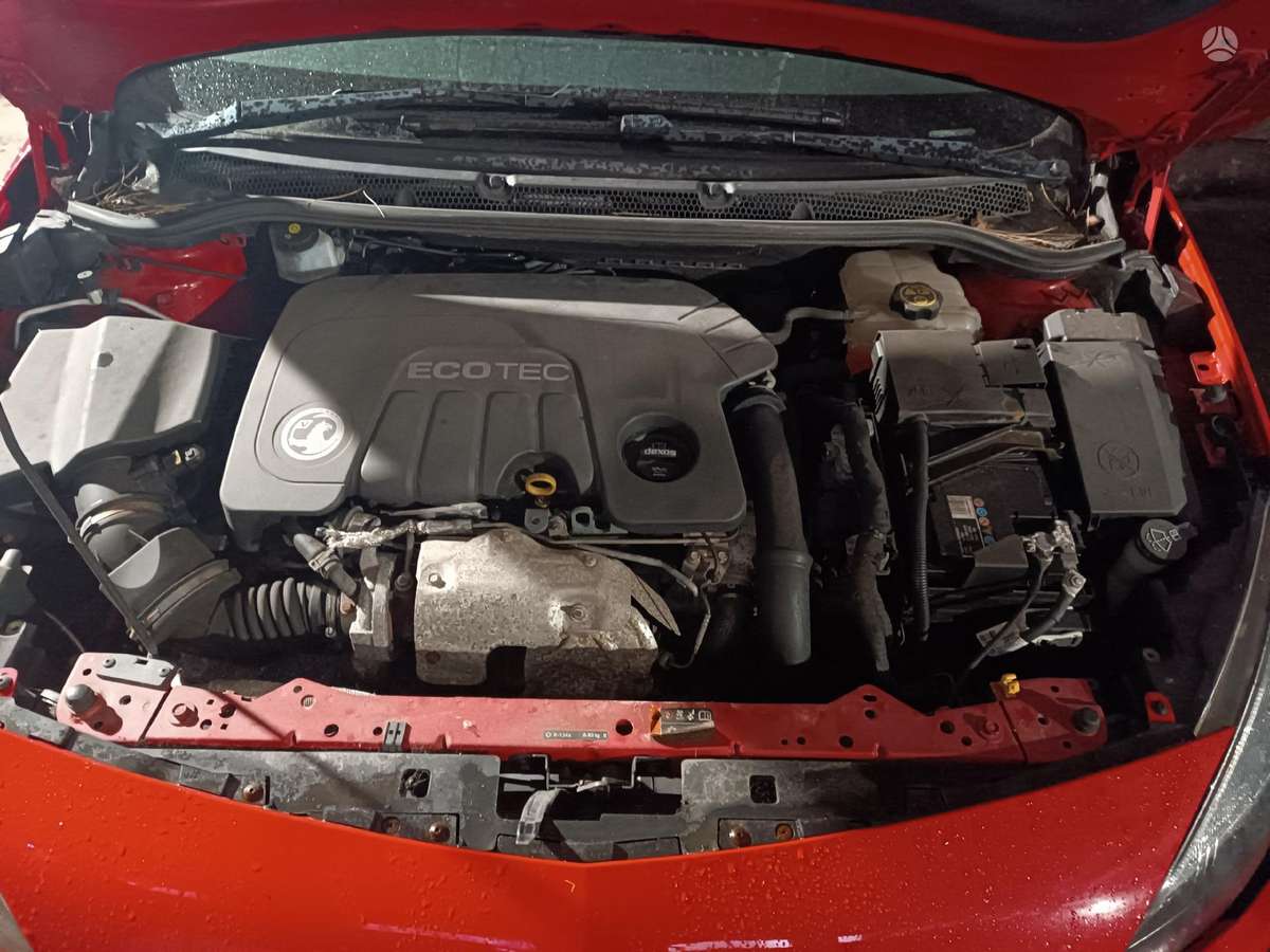 Opel Astra dalimis