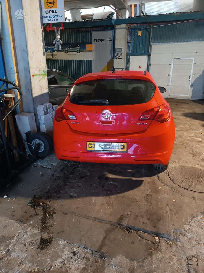 Opel Astra dalimis