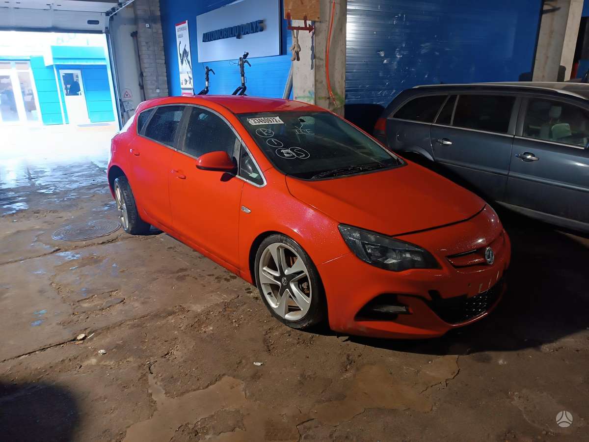 Opel Astra dalimis