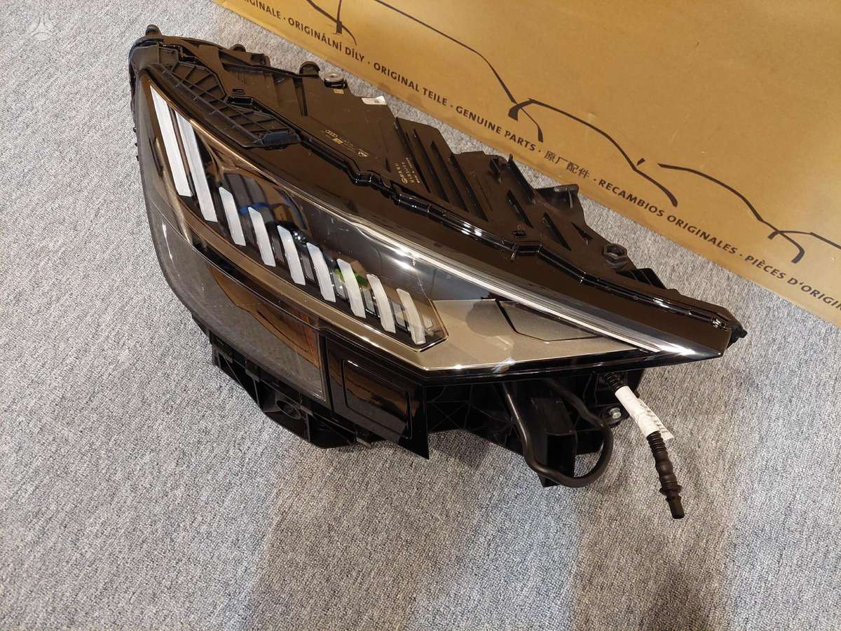 Audi RS Q8, 4M8941036F, žibintai