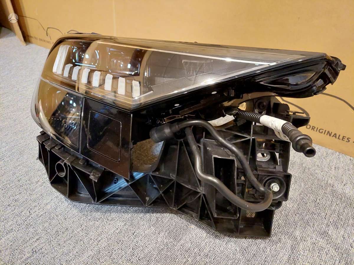 Audi RS Q8, 4M8941036F, žibintai