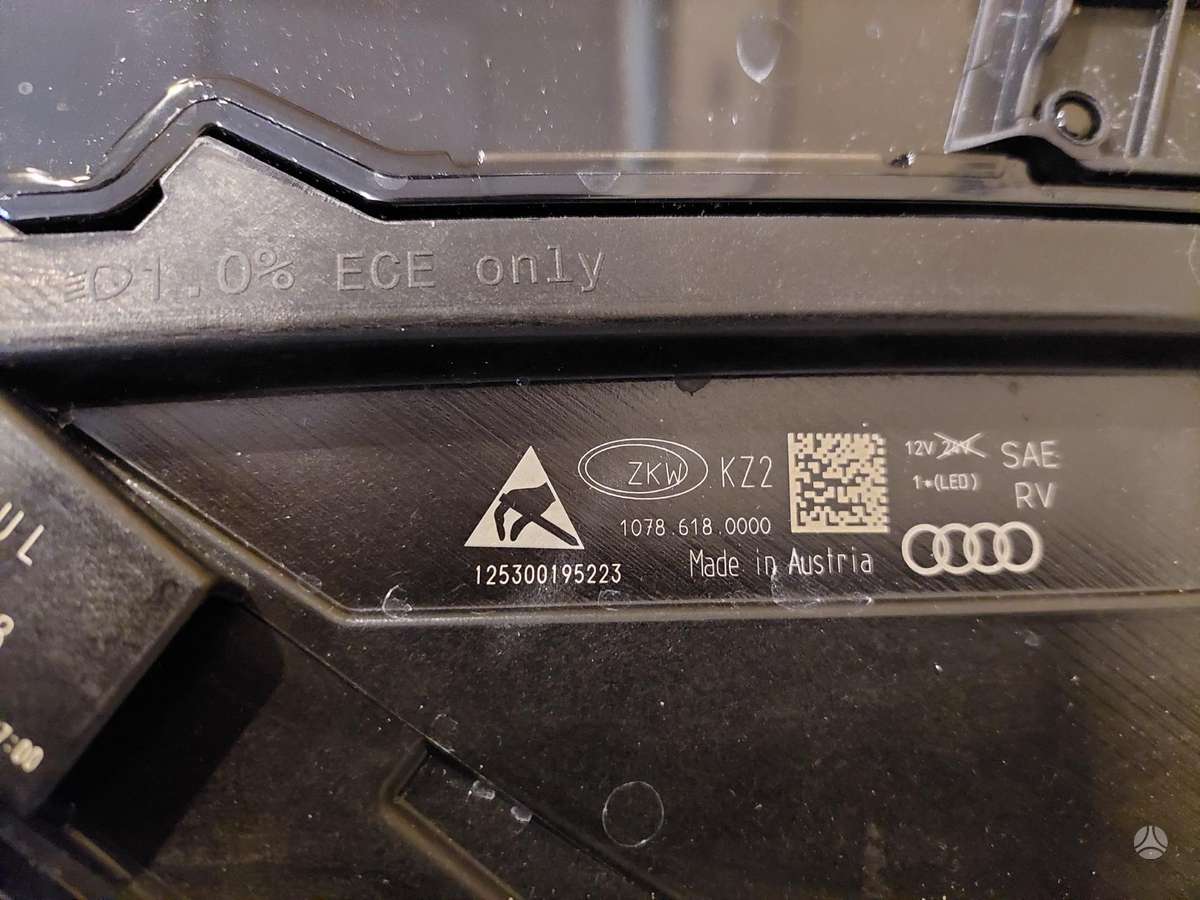 Audi RS Q8, 4M8941036F, žibintai