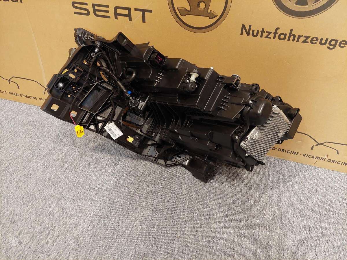 Audi RS Q8, 4M8941036F, žibintai