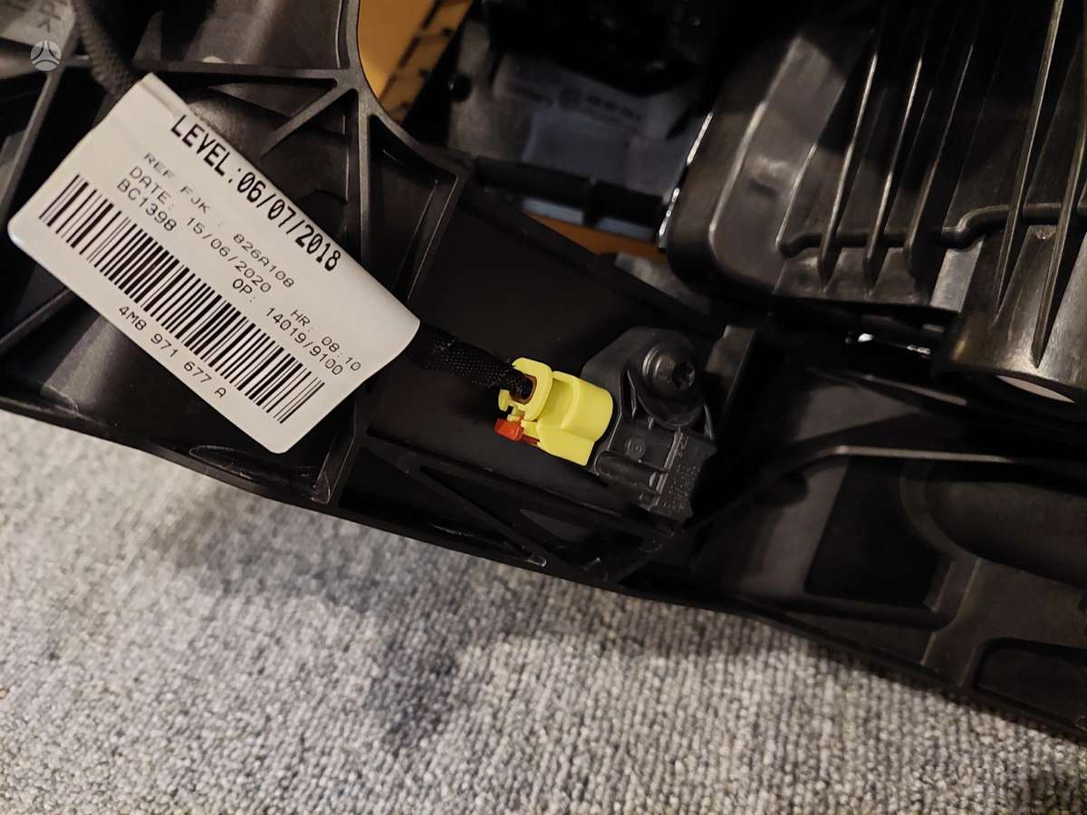 Audi RS Q8, 4M8941036F, žibintai