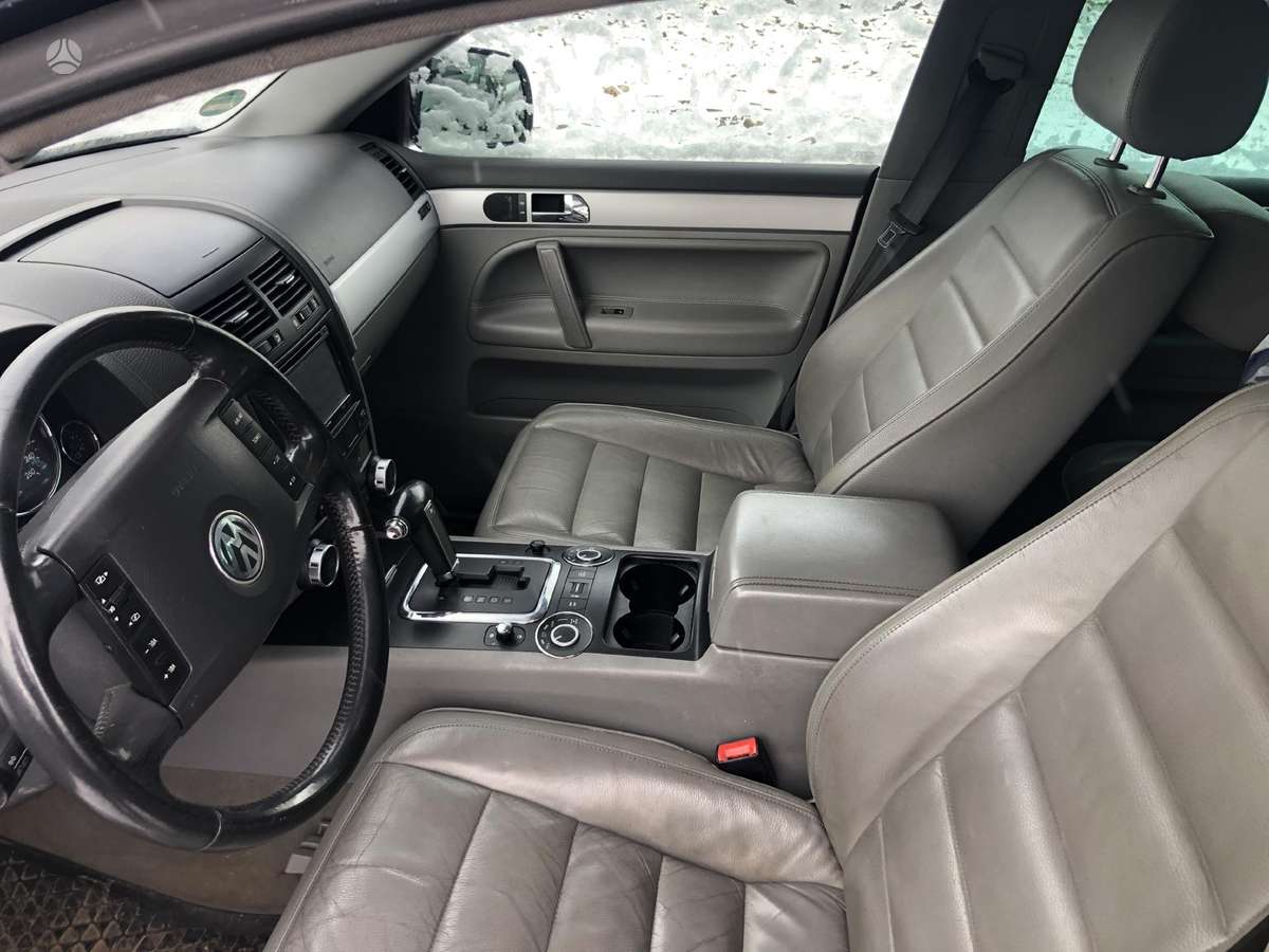 Volkswagen Touareg dalimis