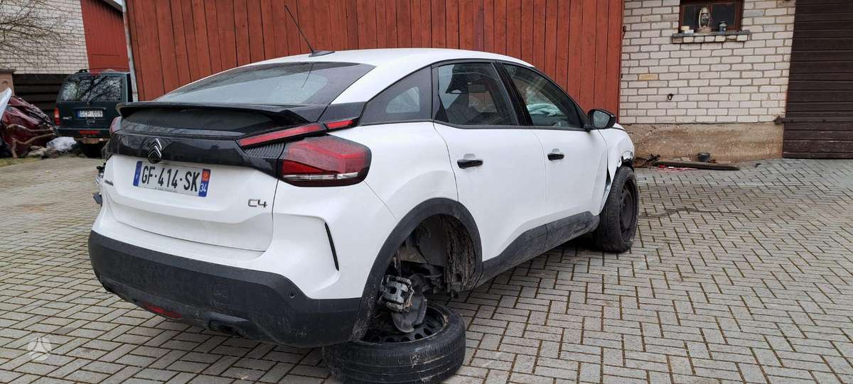 Citroen C4 dalimis. Ryda 15 000km