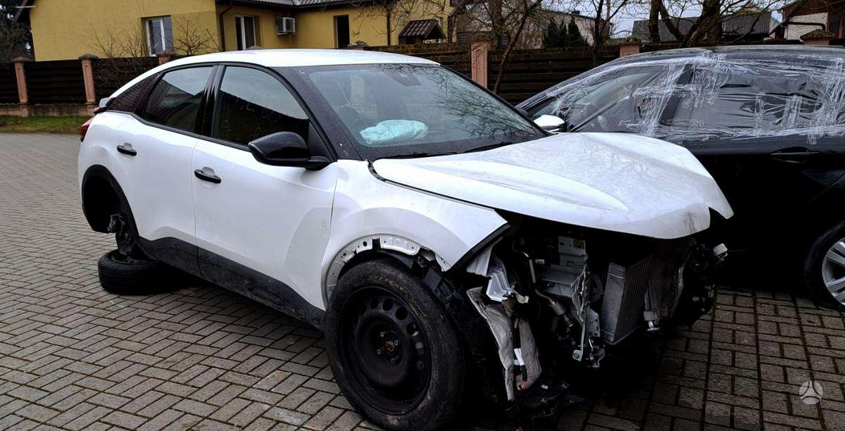 Citroen C4 dalimis. Ryda 15 000km