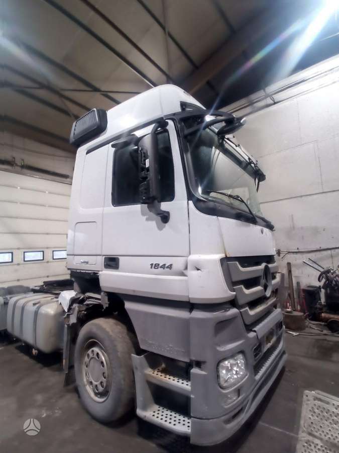 Mercedes-Benz ACTROS 1844LS, тягачи