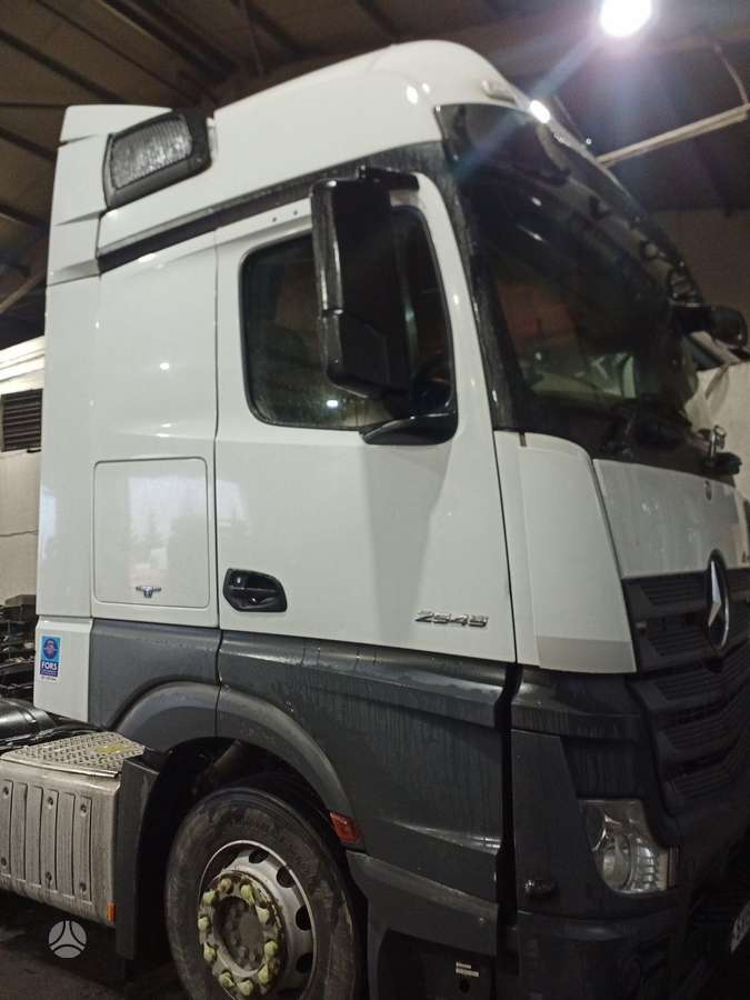Mercedes-Benz ACTROS 2545LS, тягачи