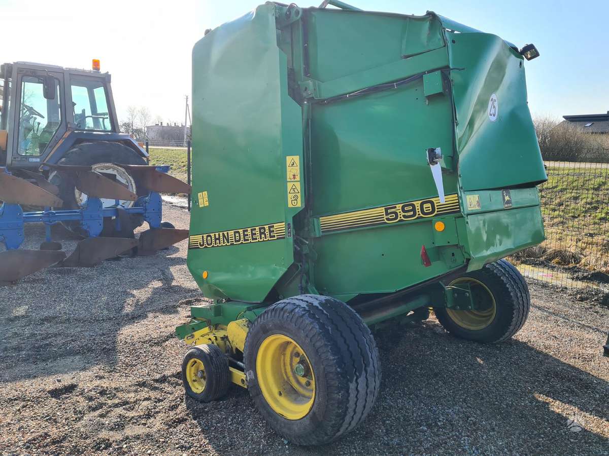 John Deere 590