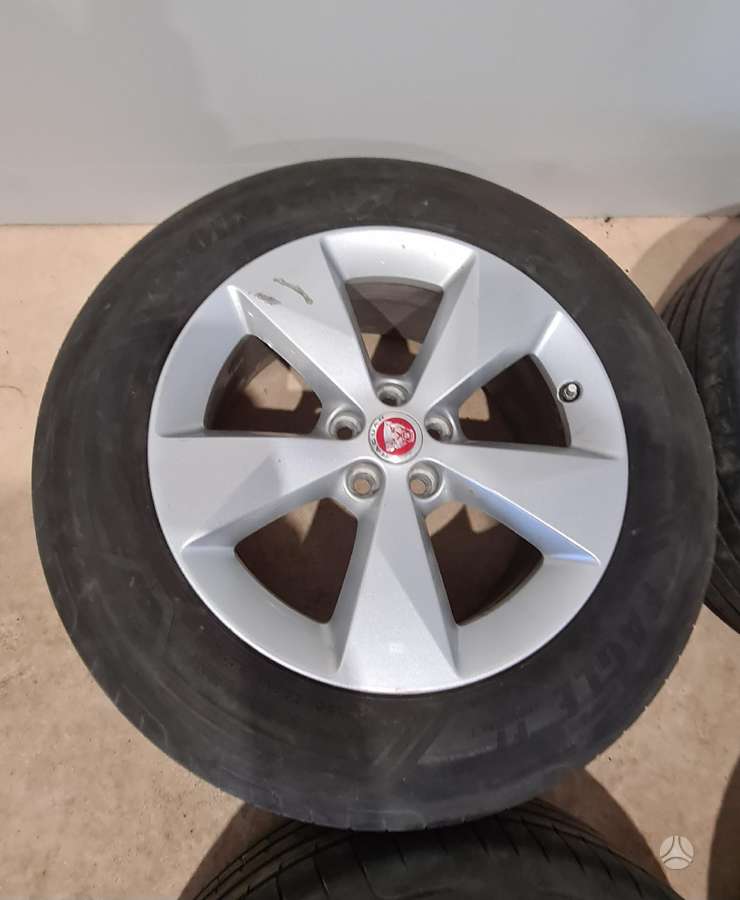 Jaguar E Pace, lengvojo lydinio, R18