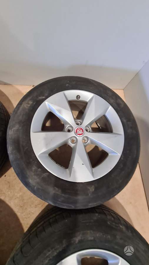 Jaguar E Pace, lengvojo lydinio, R18