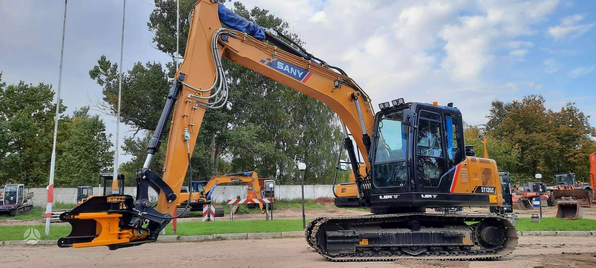 SANY SY135C, excavator