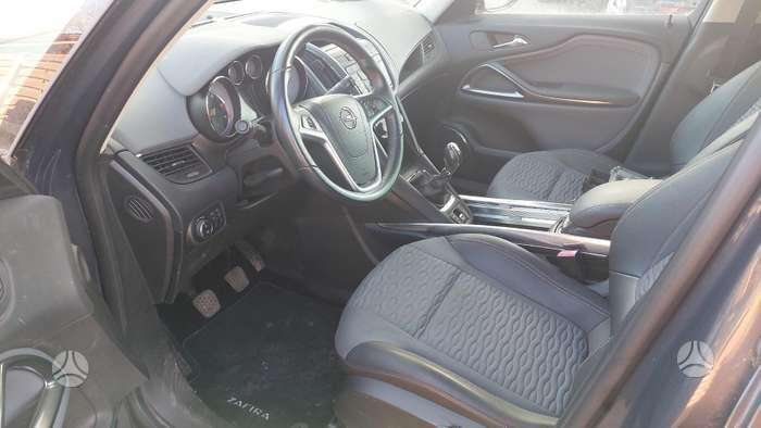 Opel Zafira dalimis. Europa