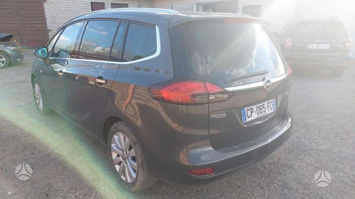 Opel Zafira dalimis. Europa