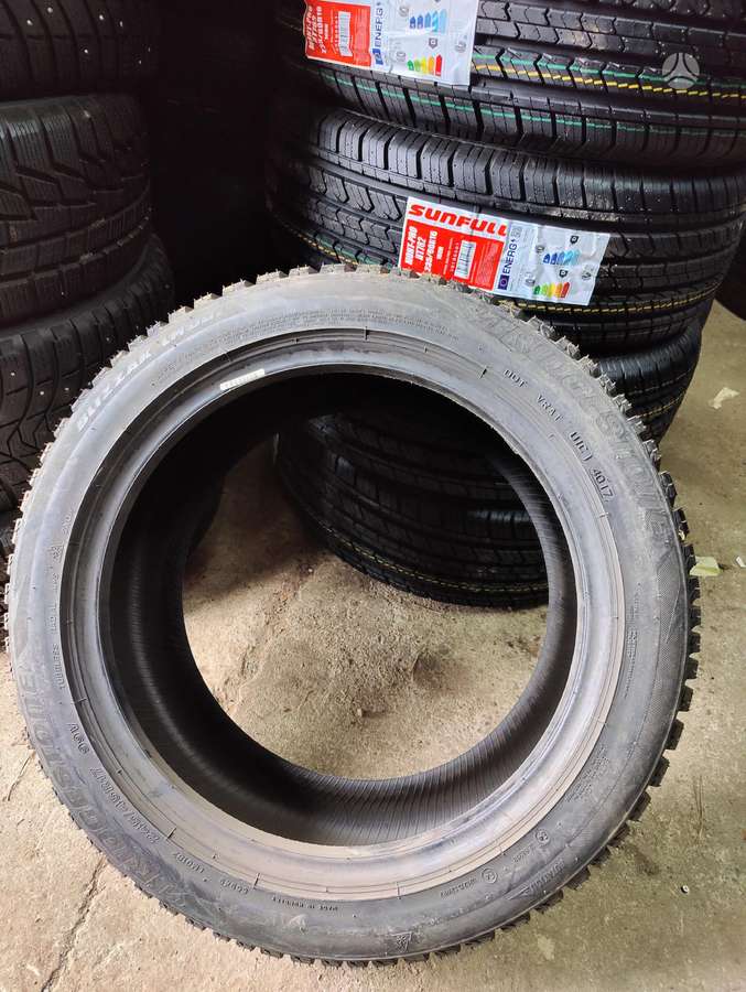 Bridgestone BLIZZAK LM001, winter 245/45 R17