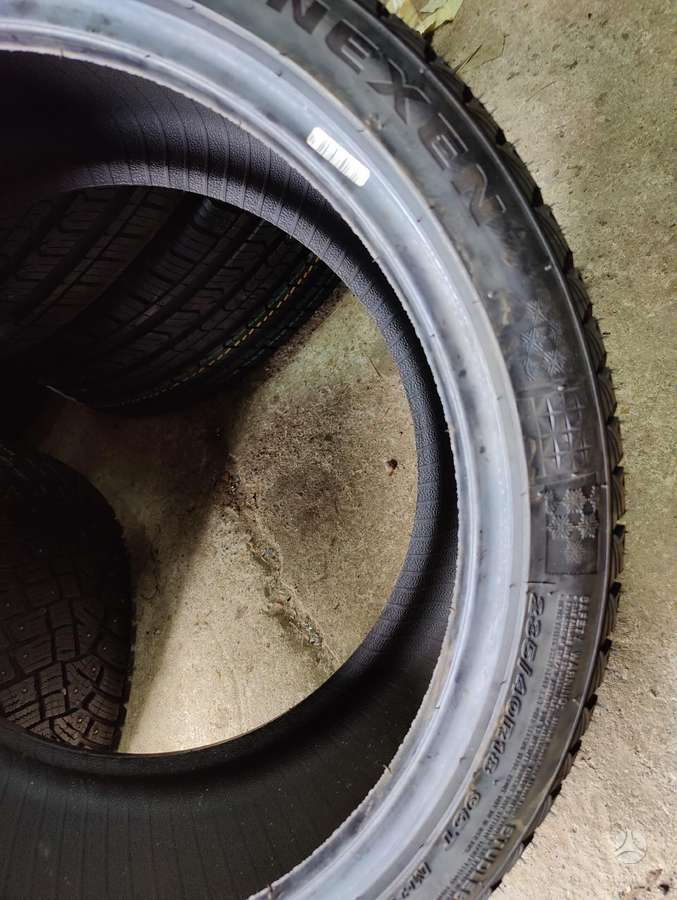 Nexen Winguard ice plus, winter 235/40 R18