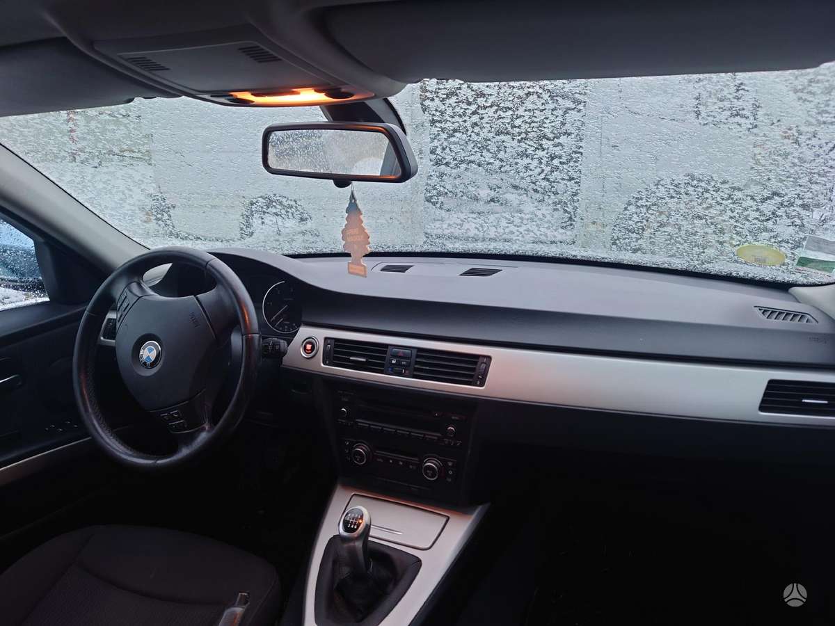 BMW 3 serija dalimis