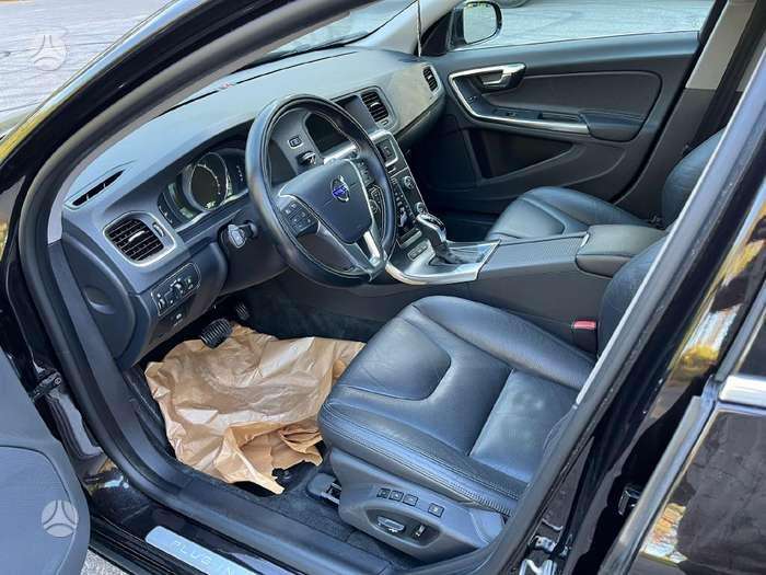 Volvo V60, universalas