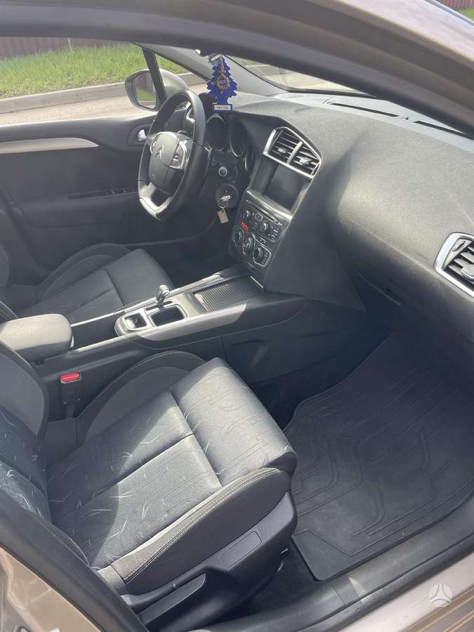 Citroen C4, 1.6 l., Хэтчбек