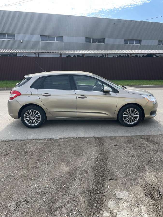 Citroen C4, 1.6 l., hatchback