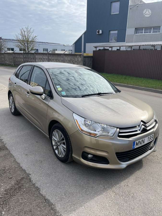 Citroen C4, 1.6 l., hatchback