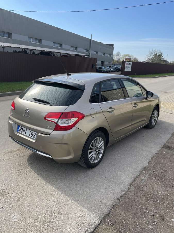 Citroen C4, 1.6 l., hatchback