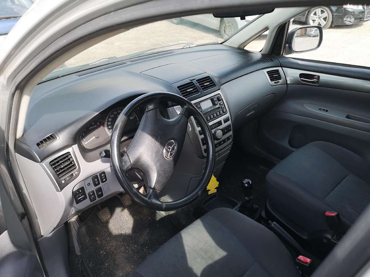 Toyota Avensis Verso