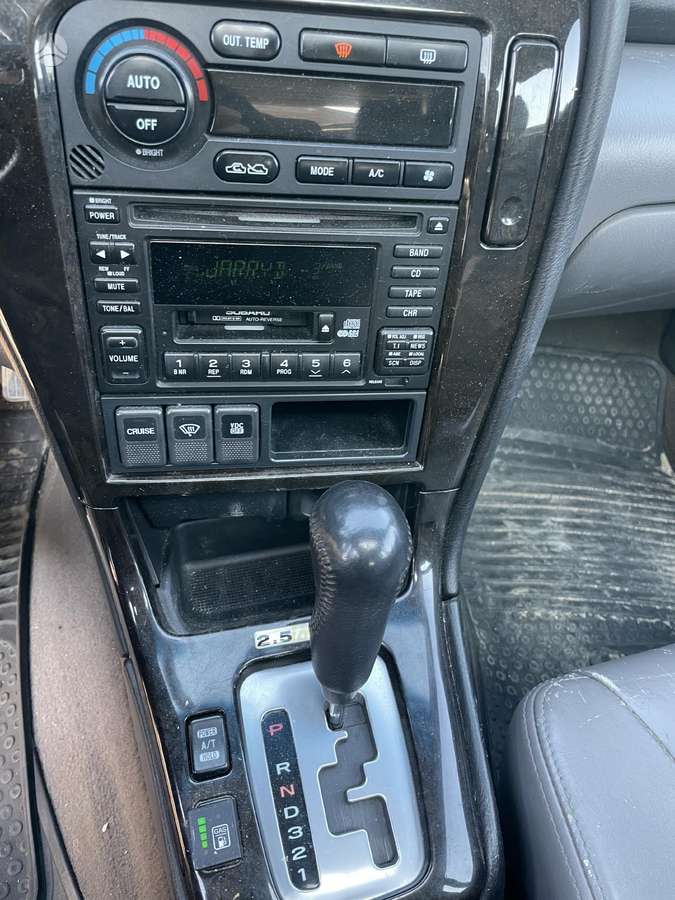 Subaru Outback dalimis