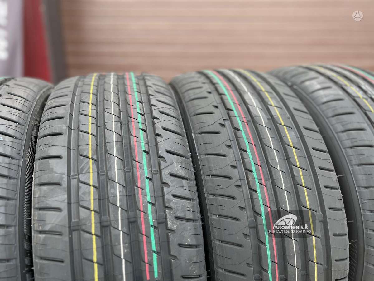 Lassa Driveways, vasarinės 215/45 R17