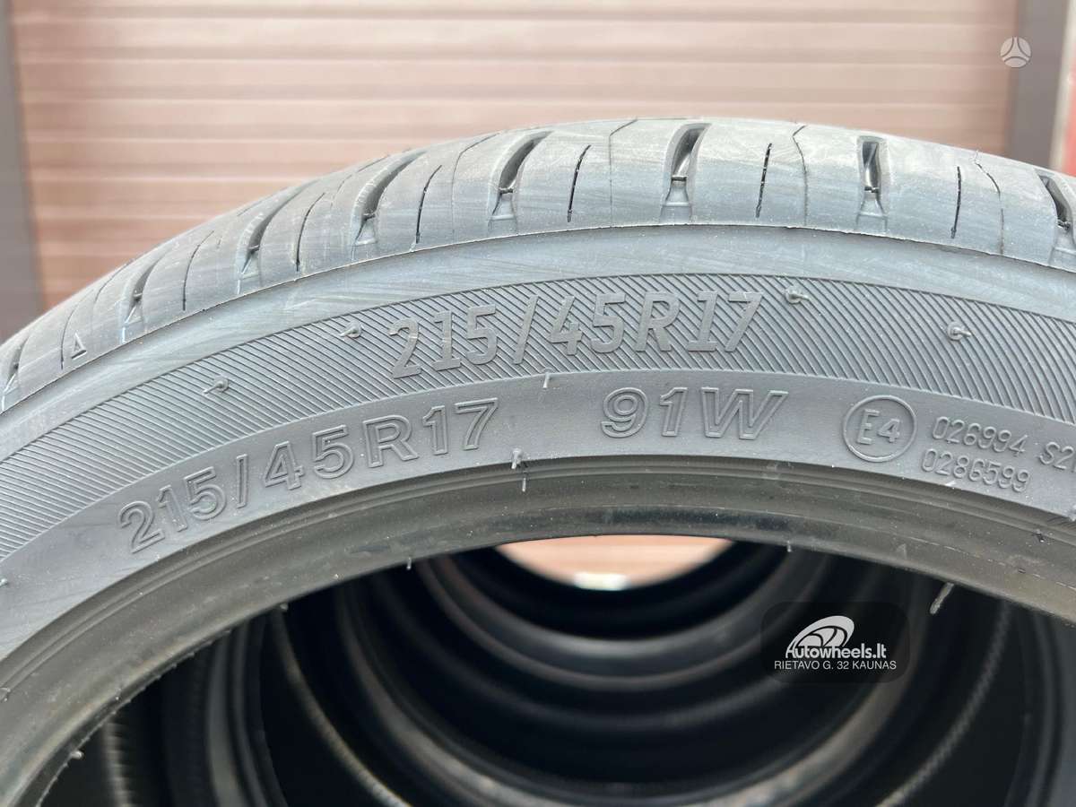 Lassa Driveways, summer 215/45 R17