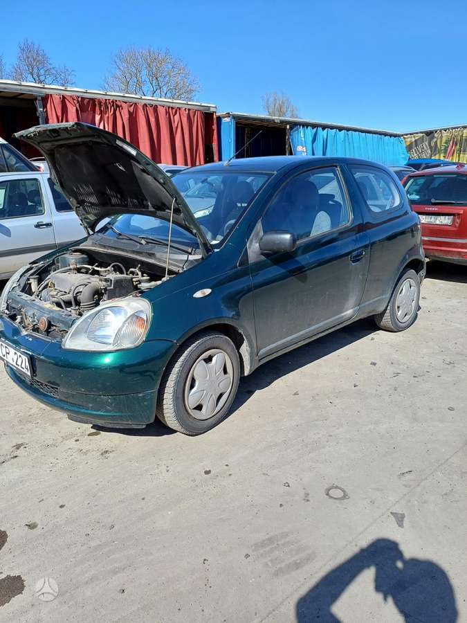 Toyota Yaris по частям