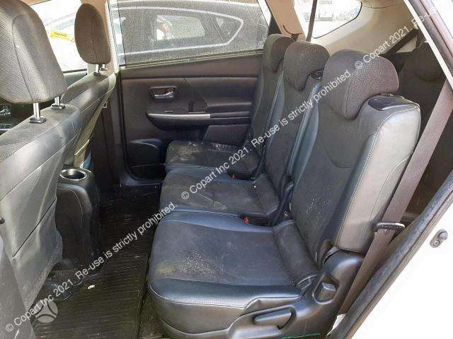 Toyota Prius+ по частям