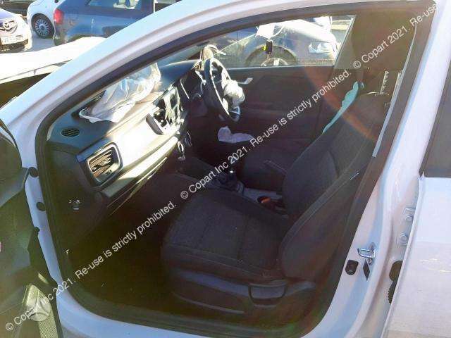 Kia Rio dalimis