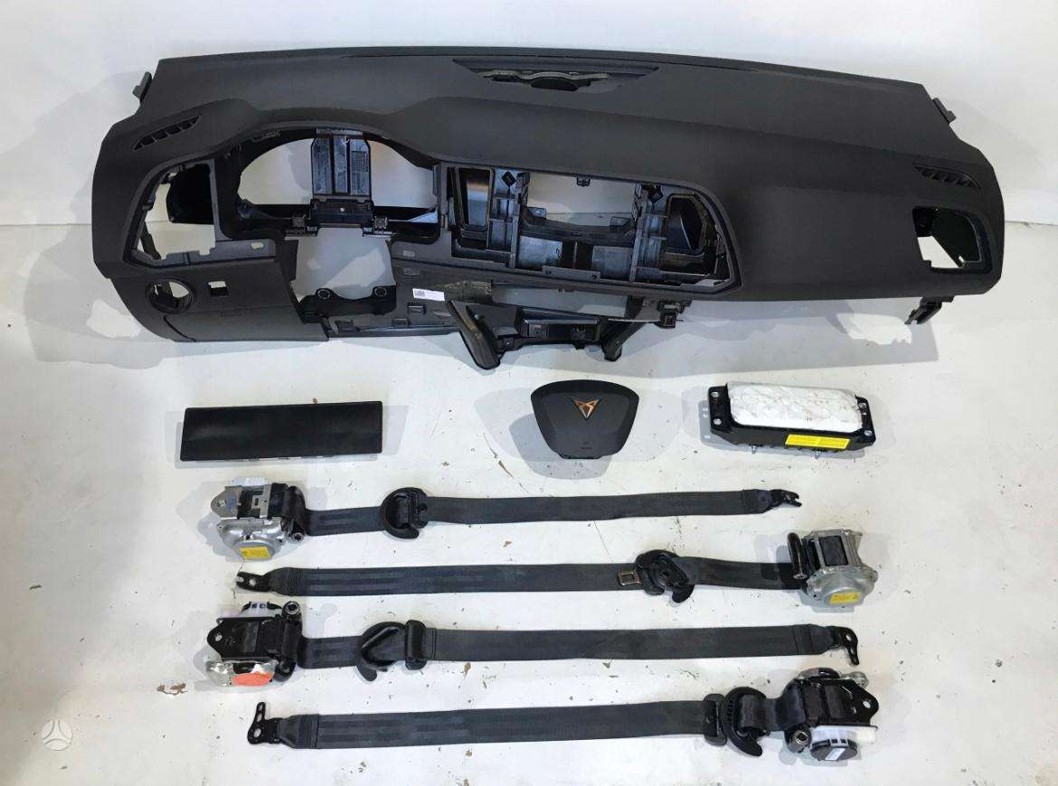 Cupra Ateca panelė, oro pagalvės, saugos diržai