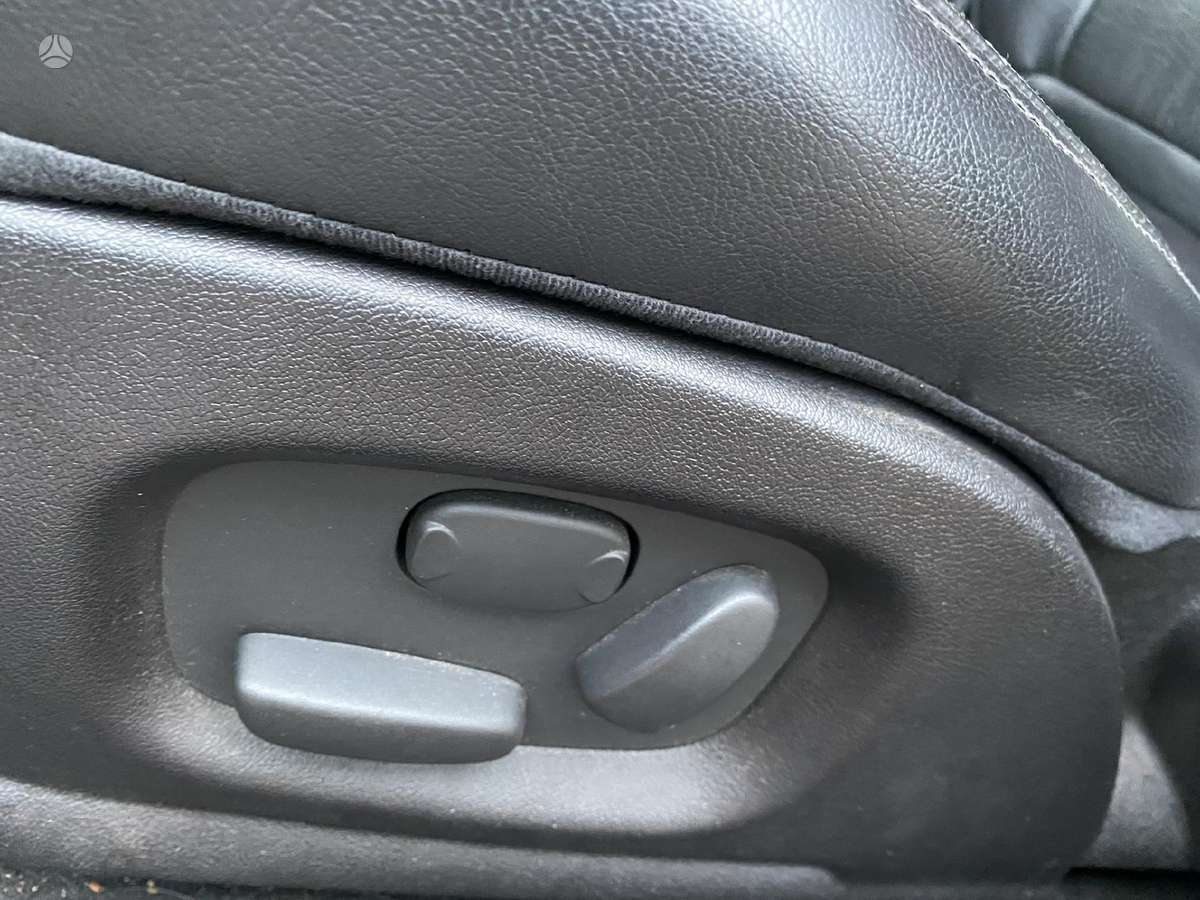 Jaguar S-Type dalimis. Dalimis