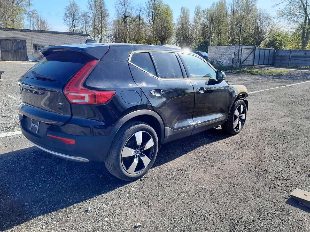 Volvo XC40 по частям. 180eu