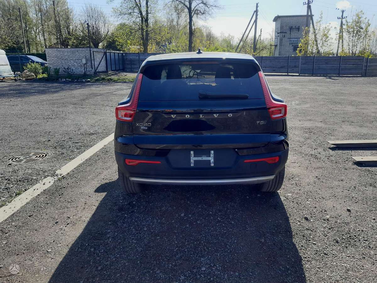 Volvo XC40 dalimis. 180eu