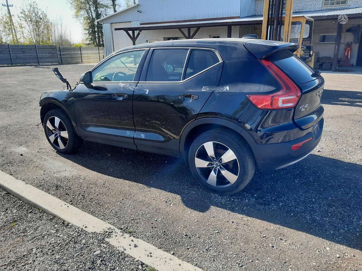 Volvo XC40 dalimis. 180eu