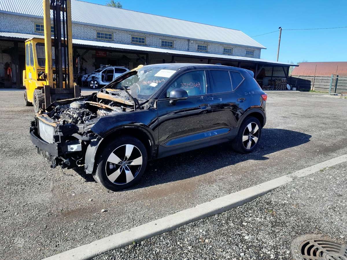 Volvo XC40 dalimis. 180eu