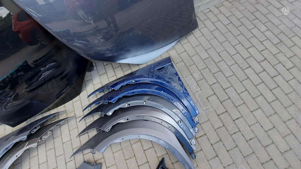 Tesla Model X kėbulo dalys
