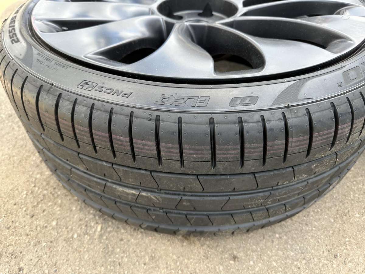 Tesla Model Y по частям