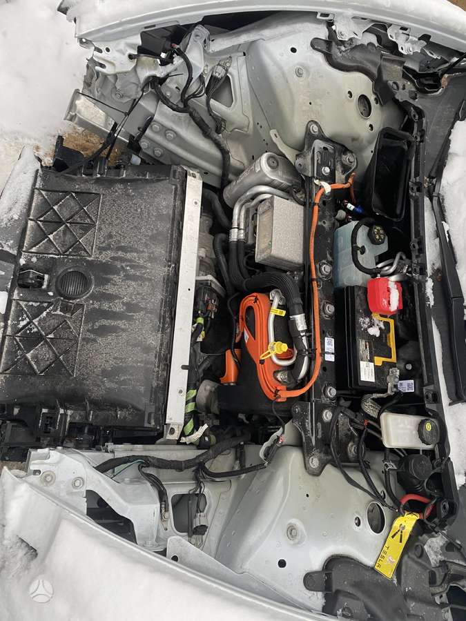 Tesla Model Y по частям