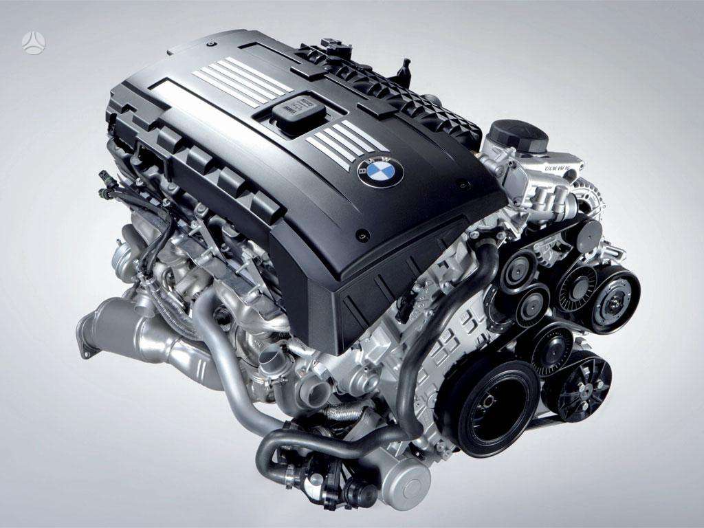 BMW 740 variklio detalės