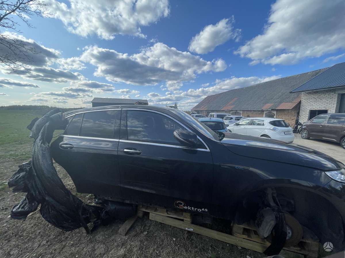 Mercedes-Benz EQC dalimis.