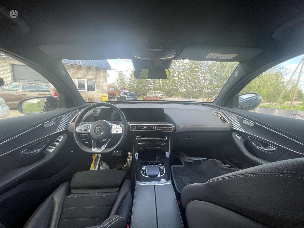 Mercedes-Benz EQC по частям.