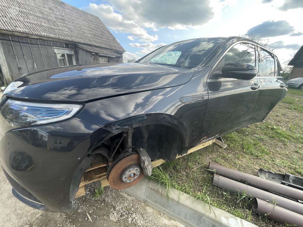 Mercedes-Benz EQC dalimis.