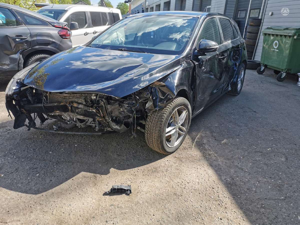 Hyundai i30 dalimis