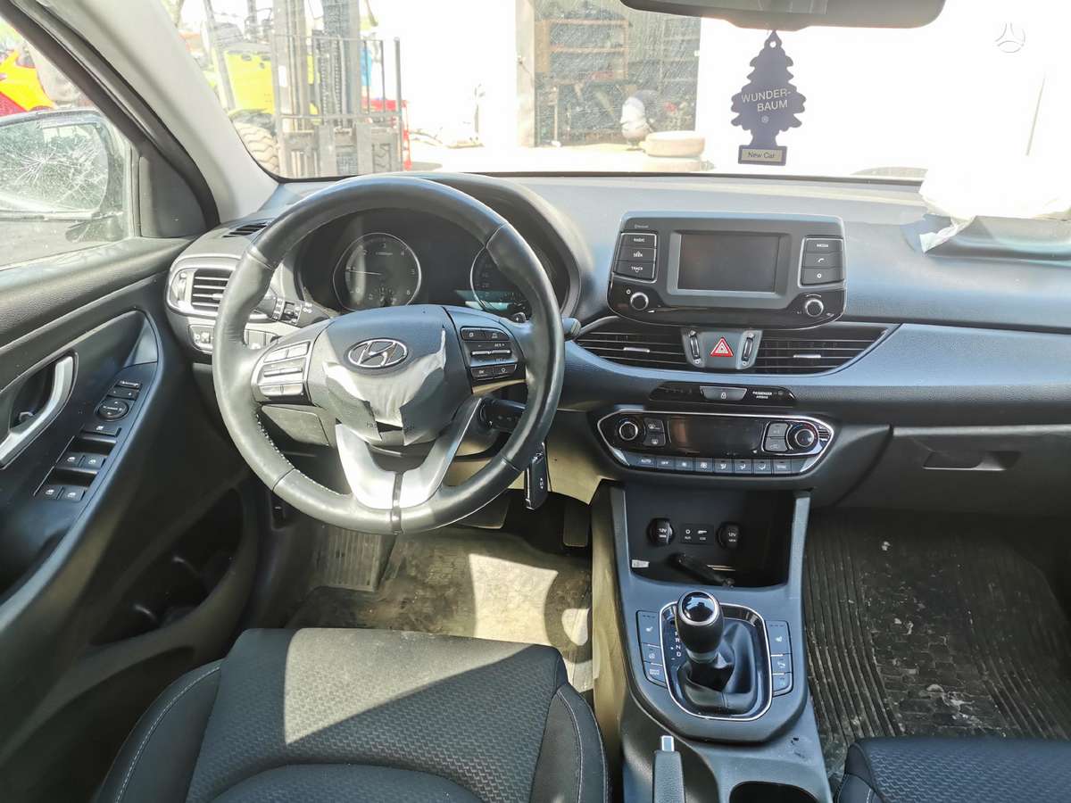 Hyundai i30 dalimis