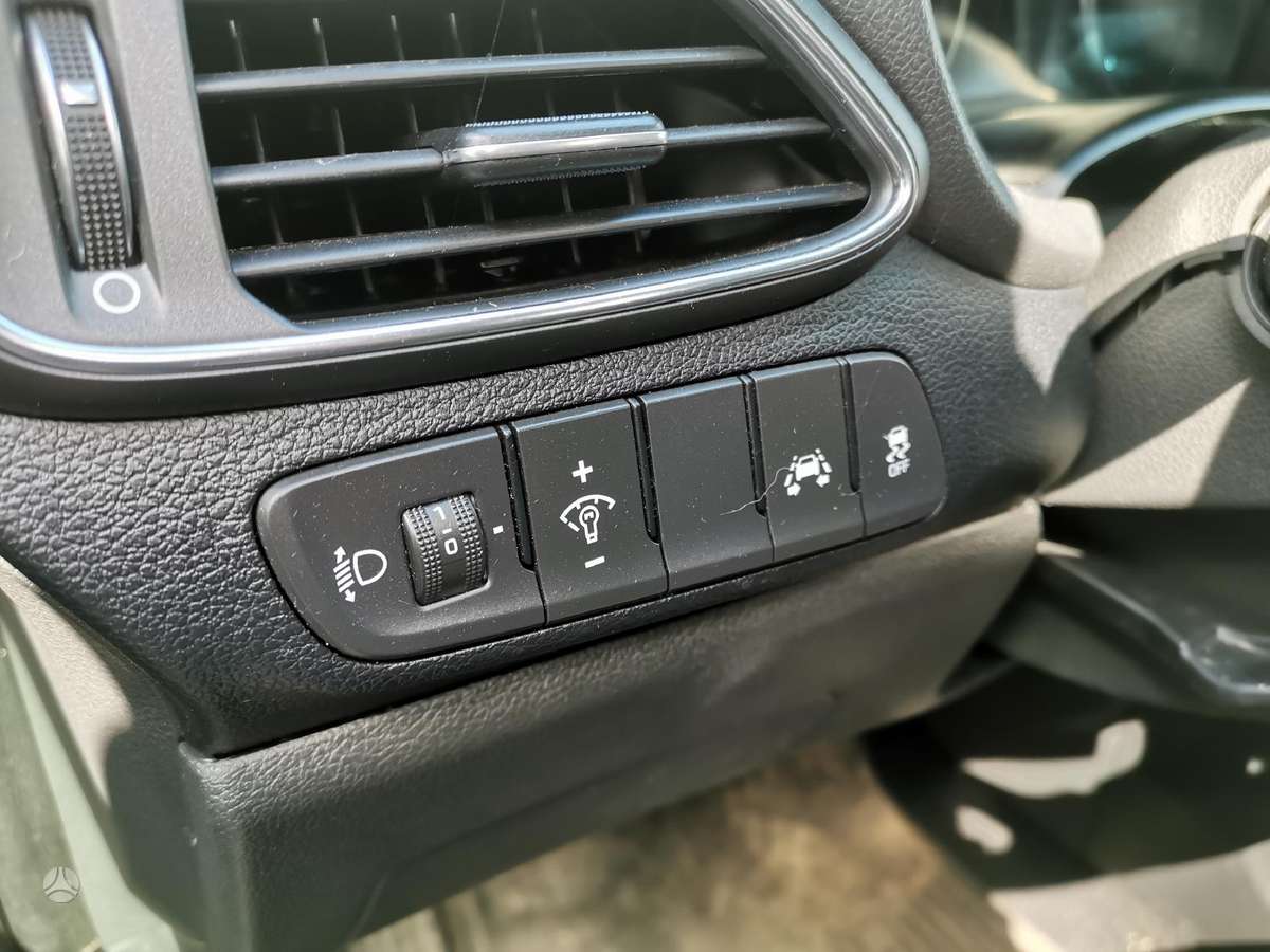 Hyundai i30 dalimis